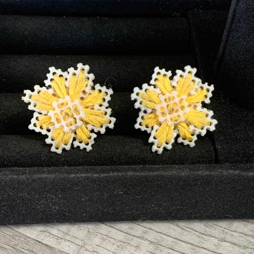 Vintage Yellow Thread Woven Snowflake Stud Earrings White Plastic Floral 5144